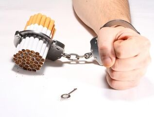 A dohányzást meglehetősen nehéz leszokni erős függősége miatt. 